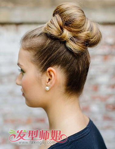 可爱花苞头盘发 甜美气质显青春俏丽