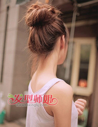 可爱花苞头盘发 甜美气质显青春俏丽