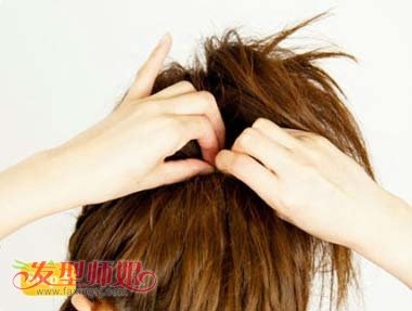 90后女生花苞发型扎法 自己怎么弄苞头发型