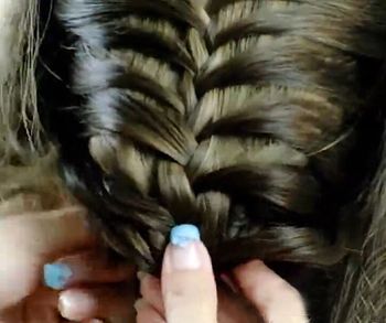 中年妇女长发盘发示范 中年女性盘发发型图片