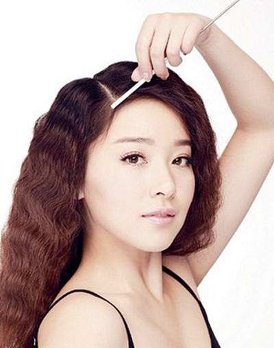 斜刘海编小辫子怎么编 斜分刘海辫子辫法