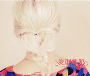 齐肩直发怎样盘头 直发披肩发编发教程图解