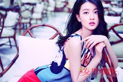 乔欣长卷发秋日写真 乖乖女关雎尔灵动发型上演大反转