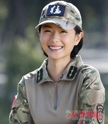 《真正男子汉2》杨幂军装腰细逆天 盘点女明星军装发型