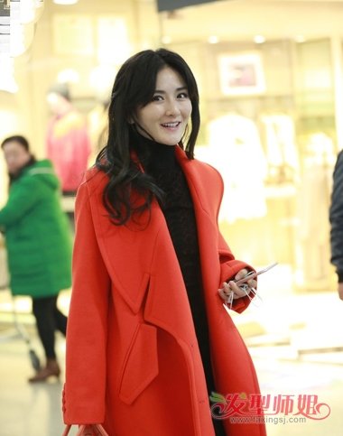 谢娜乌黑中长发特抢镜 时尚星味唯美发型设计