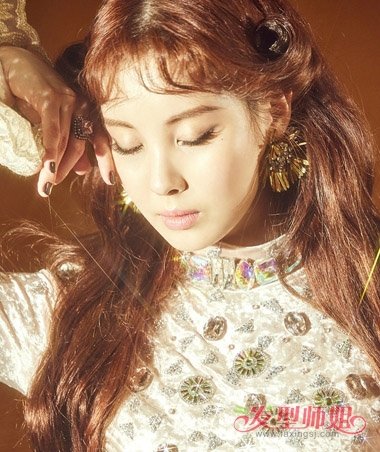 《RubyRubyLove》发布会徐玄比心卖萌 酒红色染发让暖冬更出彩