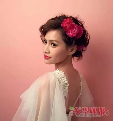 短发侧面婚纱照图片 短发新娘婚纱照图片大全