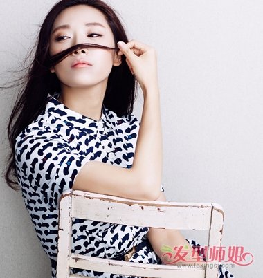 最甜女配菅纫姿发型 无刘海中长发是写真最爱