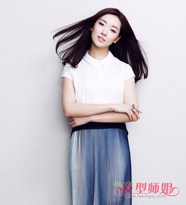 最甜女配菅纫姿发型 无刘海中长发是写真最爱