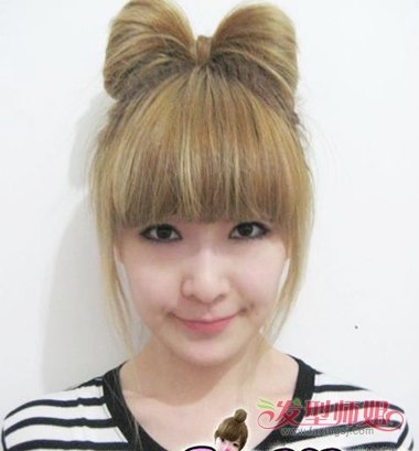 怎么扎出蝴蝶结的头发 蝴蝶结发夹扎头发