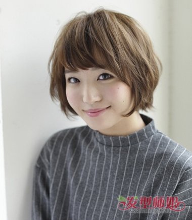 瘦矮适合怎样短发 矮个女生短头型