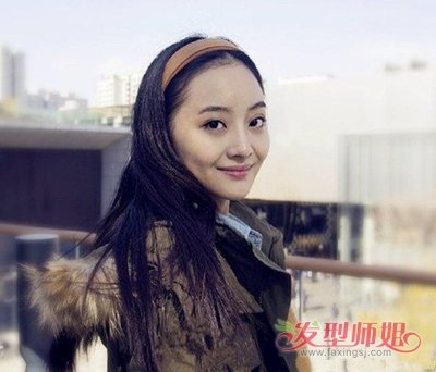 据说鲜花和美女更配哦 郭玮洁半丸子头扎发画风唯美