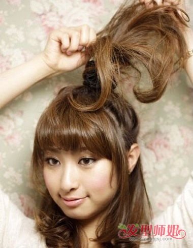 韩国披肩发加辫子怎么扎的 中长披肩扎法