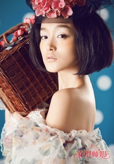 这样美腻的丸子头你见过吗? 何泓姗唯美少女范发型图片