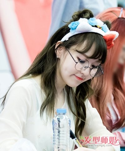 孙承欢丸子头+发带好可爱 孙承欢个性美少女发型图片