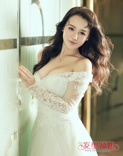 冉莹颖拳击写真难掩火辣身材 高马尾运动范十足