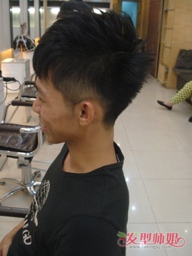 两边剪光的发型 把两边剪掉的发型