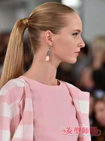 露额头的扎马尾怎样弄才好看 如何扎露额发