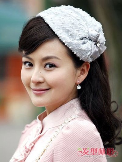 禹童“百花仙子”造型帽子发饰很抢镜 女明星的复古帽子发饰搭配图片