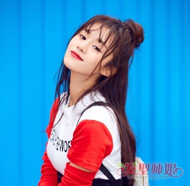 “糖宝”安悦溪变身摩登少女 百变长发发型玩不停