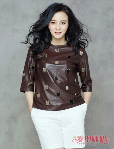 陶红西装写真霸气与柔情完美融合 陶红示范成熟女性气质发型