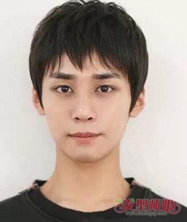 中长碎发男生帅气发型 男生中碎发发型图片