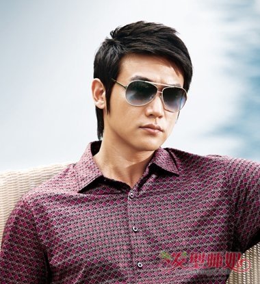 男生方脸适合什么眼镜 方脸小眼睛的男生发型