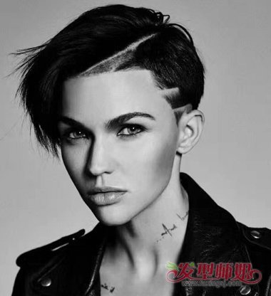 二次元女生黑色短发发型 二次元女生黑发短发发型