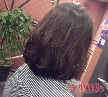 波波头内扣怎么剪层次 女生波波头后面剪高层次图片