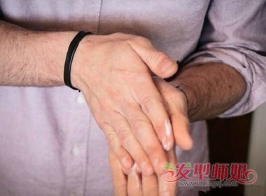 男生约会要迟到快速抓这个发型 三分钟能抓好的男生油头发型