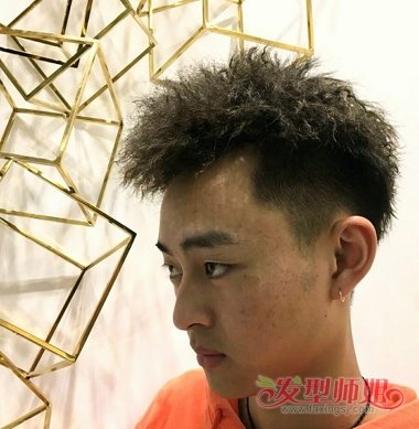 亚洲男士的黑人卷发型 烫小卷发的男士怎能不潮