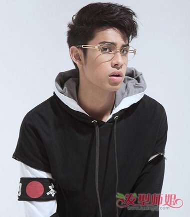 不太正经的男生发型 拒绝呆板正派男生发型梳法