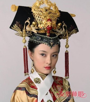 《甄嬛传》孙俪进一次位换一款旗头 从小清新到富丽堂皇