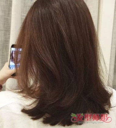 白皮肤女孩挑染发颜色不求显白有底蕴深峰蜜茶色就是最爱 发型师姐 白皮肤女孩挑染发颜色不求显白有底蕴深峰蜜茶色就是最爱 发型师姐
