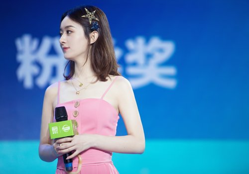 赵丽颖生日官宣领证搞摊新浪微博 31岁颖宝短发变长发为了更美的出嫁?!