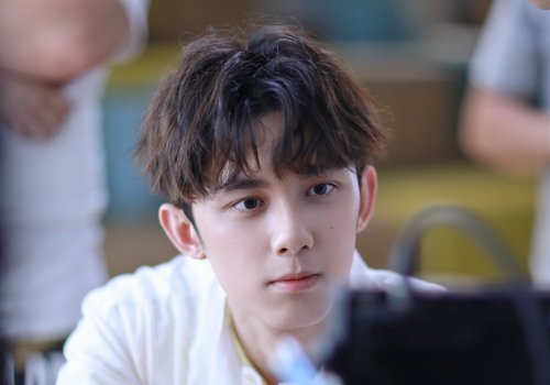 光棍节前给自己一个变帅的机会 初冬新款潮男短烫发让你颜值暴涨