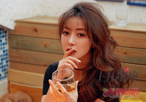 刘海泡面卷齐上阵的陈紫函40岁活成20岁少女模样 真的被她美到了!