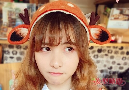 唐嫣圣诞贝雷帽引领节日潮流 圣诞约会女生戴贝雷帽甜美又暖和