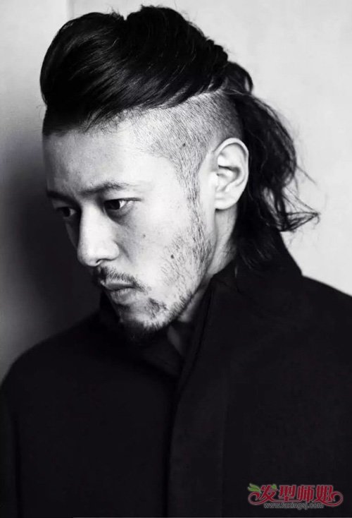 男生长头发扎小辫耍酷玩调皮 2019年男生超帅气的扎头发造型