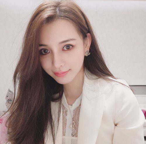 С鶯΢look ֱ20ͷŮ̷ģ