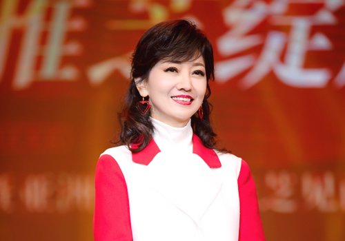 19年适合60岁女人烫的发型安利长短都有助你成为最时髦奶奶 发型街 19年适合60岁女人烫的发型安利长短都有助你成为最时髦奶奶 发型街