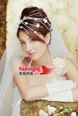 新娘婚礼吸睛盘发 尽显浪漫风潮