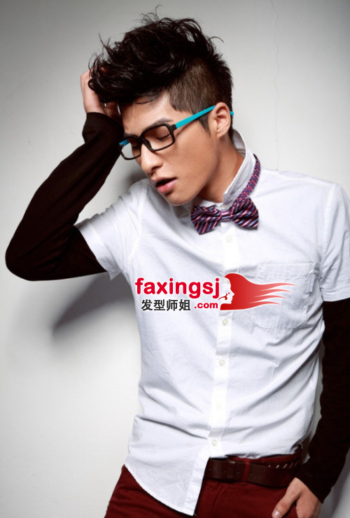 时尚有型男生短烫发图片