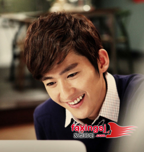 时尚有型男生短烫发图片