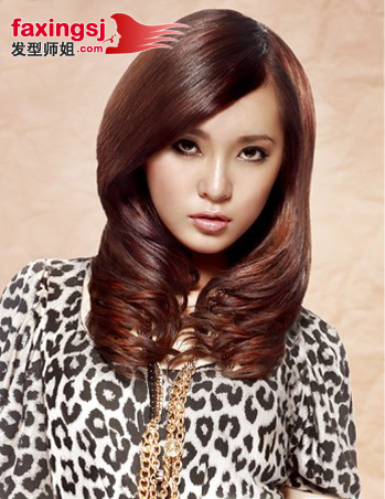 烫发修饰三角脸怎么做