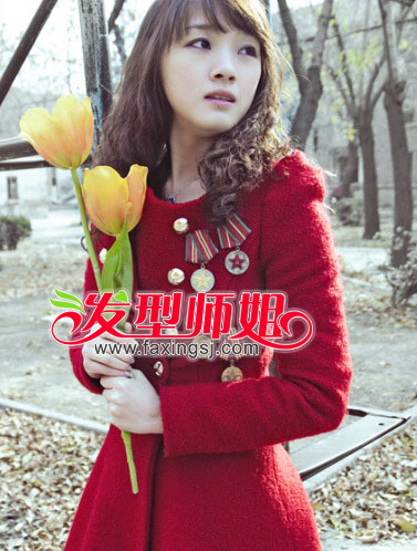 浪漫斜刘海长卷发发型欣赏