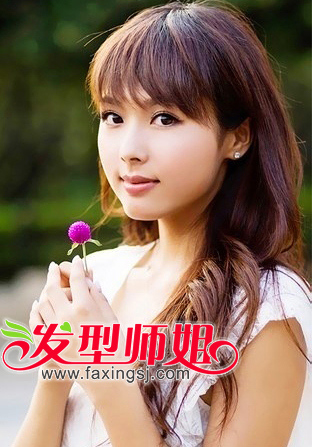 甜美公主风娃娃脸女生长发