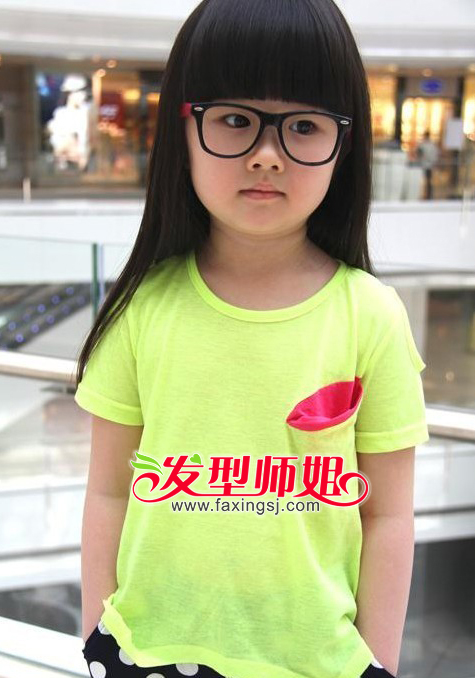 美丽小女孩柔顺长直发发型欣赏