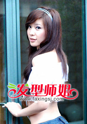 娇小三角脸如何选长卷发发型