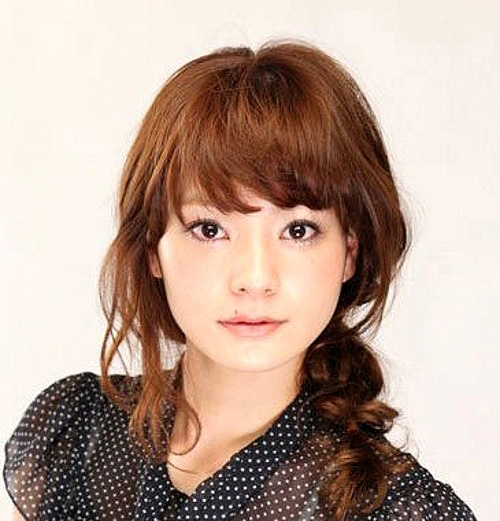 侧边编发_齐刘海侧边编发_侧边编发发型扎法图解_发型师姐